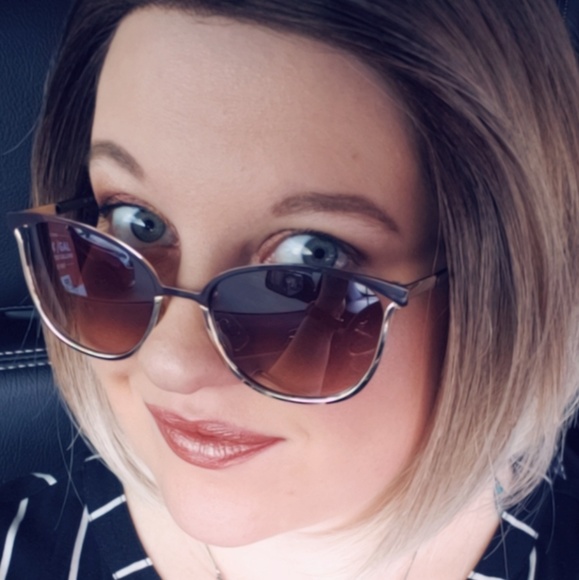 Meet your Posher, Chasity - Picture 1 of 2